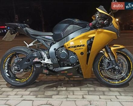 Желтый Хонда CBR 1000RR, объемом двигателя 1 л и пробегом 32 тыс. км за 7750 $, фото 6 на Automoto.ua