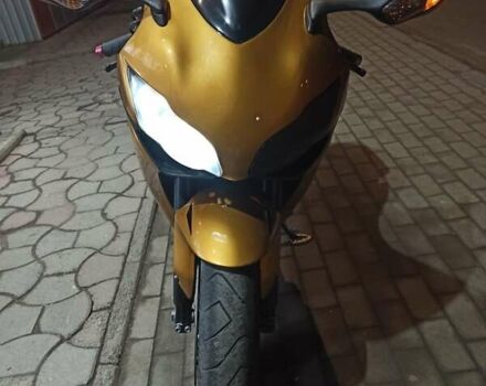 Желтый Хонда CBR 1000RR, объемом двигателя 1 л и пробегом 32 тыс. км за 7750 $, фото 14 на Automoto.ua