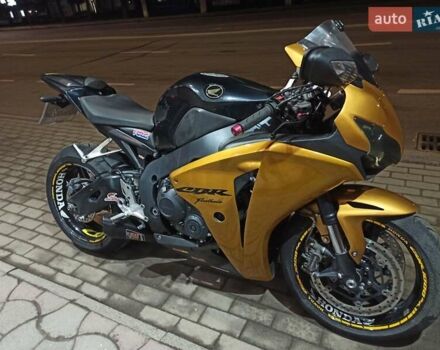 Желтый Хонда CBR 1000RR, объемом двигателя 1 л и пробегом 32 тыс. км за 7750 $, фото 4 на Automoto.ua