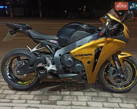 Желтый Хонда CBR 1000RR, объемом двигателя 1 л и пробегом 32 тыс. км за 7750 $, фото 5 на Automoto.ua