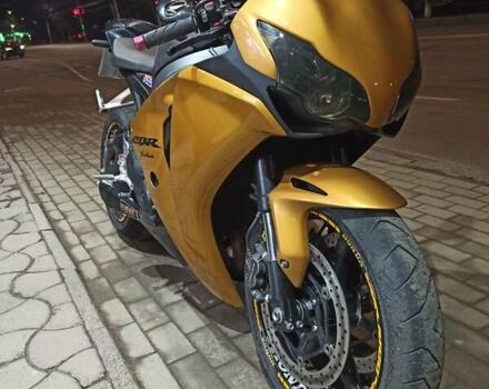 Желтый Хонда CBR 1000RR, объемом двигателя 1 л и пробегом 32 тыс. км за 7750 $, фото 1 на Automoto.ua