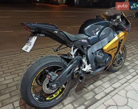 Желтый Хонда CBR 1000RR, объемом двигателя 1 л и пробегом 32 тыс. км за 7750 $, фото 7 на Automoto.ua