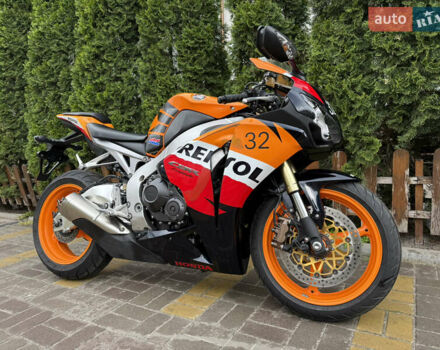 Оранжевый Хонда CBR 1000RR, объемом двигателя 1 л и пробегом 20 тыс. км за 10900 $, фото 1 на Automoto.ua