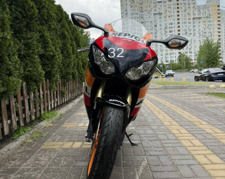 Оранжевый Хонда CBR 1000RR, объемом двигателя 1 л и пробегом 20 тыс. км за 10900 $, фото 3 на Automoto.ua