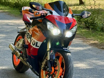 Хонда CBR 1000RR 2008 в Днепре (Днепропетровске) на Automoto.ua Оранжевый Хонда CBR 1000RR, объемом двигателя 1 л и пробегом 29 тыс. км за 8500 $, фото 1 на Automoto.ua