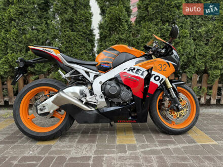 Хонда CBR 1000RR 2009 в Киеве на Automoto.ua Оранжевый Хонда CBR 1000RR, объемом двигателя 1 л и пробегом 20 тыс. км за 11200 $, фото 1 на Automoto.ua