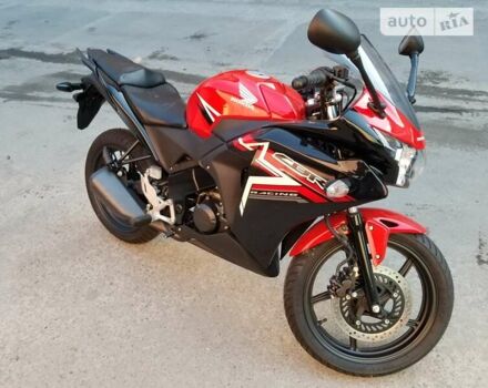 Красный Хонда CBR 125R, объемом двигателя 0.15 л и пробегом 1 тыс. км за 3000 $, фото 4 на Automoto.ua