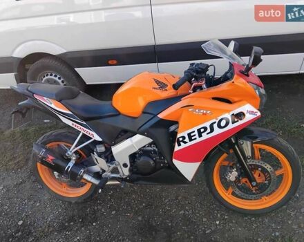 Оранжевый Хонда CBR 125R, объемом двигателя 0.15 л и пробегом 30 тыс. км за 2600 $, фото 2 на Automoto.ua