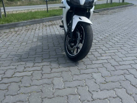 Хонда CBR 500R 2016 у Івано-Франківську на Automoto.ua Білий Хонда CBR 500R, об'ємом двигуна 0.47 л та пробігом 29 тис. км за 4300 $, фото 1 на Automoto.ua