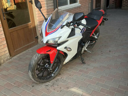 Белый Хонда CBR 500R, объемом двигателя 0 л и пробегом 19 тыс. км за 5000 $, фото 1 на Automoto.ua