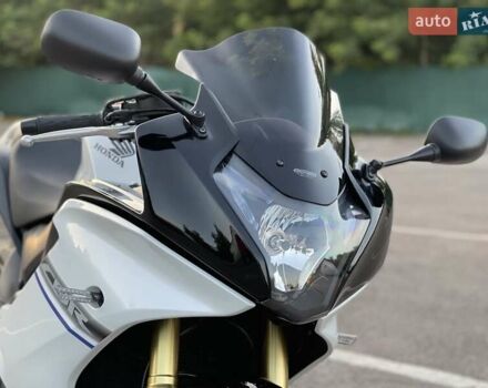 Белый Хонда CBR 600F, объемом двигателя 0.6 л и пробегом 20 тыс. км за 5999 $, фото 11 на Automoto.ua