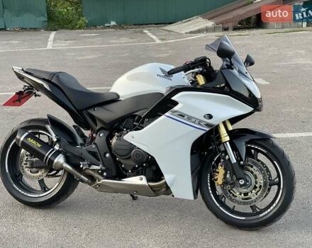 Белый Хонда CBR 600F, объемом двигателя 0.6 л и пробегом 20 тыс. км за 5999 $, фото 2 на Automoto.ua