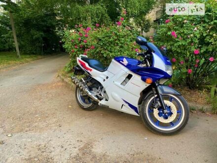 Хонда CBR 600F 1992 в Черновцах на Automoto.ua Белый Хонда CBR 600F, объемом двигателя 0.6 л и пробегом 28 тыс. км за 2600 $, фото 1 на Automoto.ua