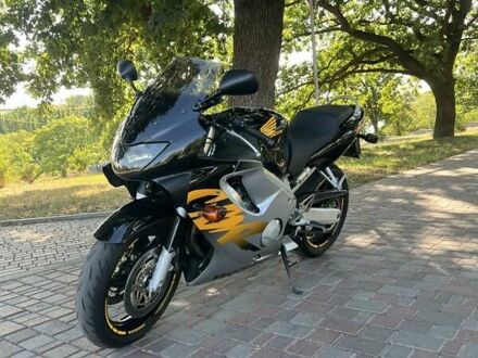 Хонда CBR 600F 2000 в Кропивницком (Кировограде) на Automoto.ua Черный Хонда CBR 600F, объемом двигателя 0.6 л и пробегом 24 тыс. км за 5200 $, фото 1 на Automoto.ua