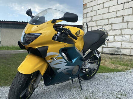Хонда CBR 600F 1999 у Вінниці на Automoto.ua Хонда CBR 600F, об'ємом двигуна 0.6 л та пробігом 20 тис. км за 3999 $, фото 1 на Automoto.ua