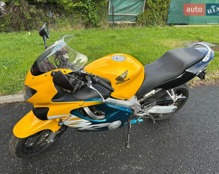 Желтый Хонда CBR 600F, объемом двигателя 0.6 л и пробегом 23 тыс. км за 4600 $, фото 2 на Automoto.ua