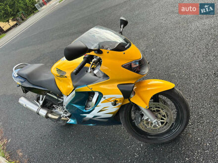 Желтый Хонда CBR 600F, объемом двигателя 0.6 л и пробегом 23 тыс. км за 4600 $, фото 1 на Automoto.ua