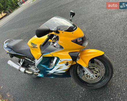 Желтый Хонда CBR 600F, объемом двигателя 0.6 л и пробегом 23 тыс. км за 4600 $, фото 1 на Automoto.ua