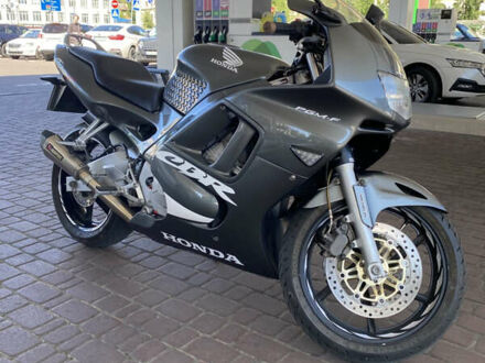 Хонда CBR 600F 1996 в Киеве на Automoto.ua Серый Хонда CBR 600F, объемом двигателя 0.6 л и пробегом 76 тыс. км за 3800 $, фото 1 на Automoto.ua