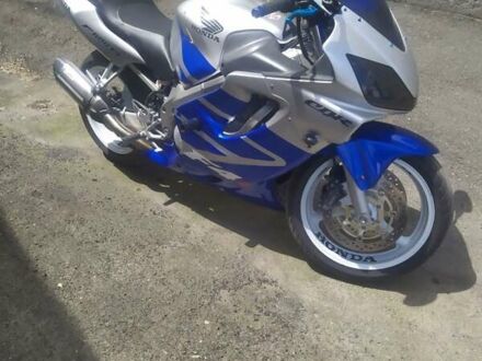 Хонда CBR 600F 2001 у Миколаєві на Automoto.ua Сірий Хонда CBR 600F, об'ємом двигуна 0.6 л та пробігом 43 тис. км за 4300 $, фото 1 на Automoto.ua