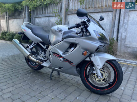 Хонда CBR 600F4i 2003 в Виннице на Automoto.ua Серый Хонда CBR 600F4i, объемом двигателя 0.6 л и пробегом 51 тыс. км за 5700 $, фото 1 на Automoto.ua