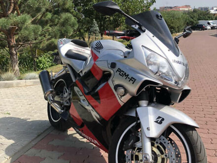Хонда CBR 600F4i 2003 у Чернівцях на Automoto.ua Сірий Хонда CBR 600F4i, об'ємом двигуна 0 л та пробігом 45 тис. км за 4999 $, фото 1 на Automoto.ua