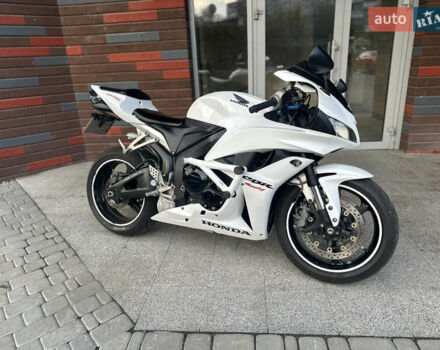 Хонда CBR 600RR 2007 в Житомире на Automoto.ua Белый Хонда CBR 600RR, объемом двигателя 0.6 л и пробегом 27 тыс. км за 6250 $, фото 1 на Automoto.ua