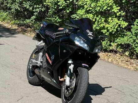Хонда CBR 600RR 2004 в Кривом Роге на Automoto.ua Черный Хонда CBR 600RR, объемом двигателя 0.6 л и пробегом 43 тыс. км за 6000 $, фото 1 на Automoto.ua