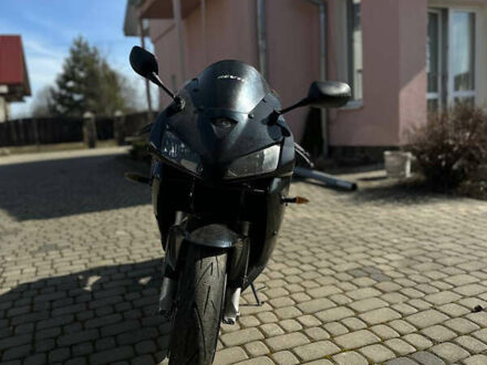 Хонда CBR 600RR 2006 в Ивано-Франковске на Automoto.ua Черный Хонда CBR 600RR, объемом двигателя 0 л и пробегом 35 тыс. км за 2600 $, фото 1 на Automoto.ua