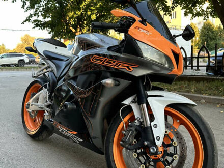 Хонда CBR 600RR 2011 у Харкові на Automoto.ua Чорний Хонда CBR 600RR, об'ємом двигуна 0.6 л та пробігом 23 тис. км за 8600 $, фото 1 на Automoto.ua