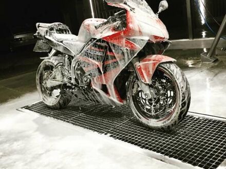 Хонда CBR 600RR 2004 в Самборе на Automoto.ua Красный Хонда CBR 600RR, объемом двигателя 0.6 л и пробегом 65 тыс. км за 5500 $, фото 1 на Automoto.ua