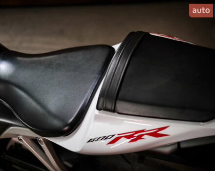 Хонда CBR 600RR, объемом двигателя 0.6 л и пробегом 18 тыс. км за 10000 $, фото 12 на Automoto.ua