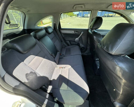 Белый Хонда СРВ, объемом двигателя 2.35 л и пробегом 270 тыс. км за 11000 $, фото 4 на Automoto.ua