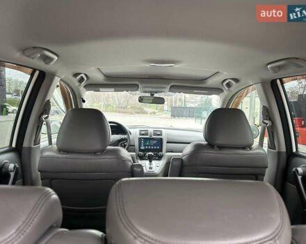 Белый Хонда СРВ, объемом двигателя 2.35 л и пробегом 200 тыс. км за 9999 $, фото 22 на Automoto.ua