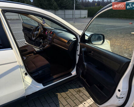 Білий Хонда СРВ, об'ємом двигуна 2.2 л та пробігом 258 тис. км за 12900 $, фото 6 на Automoto.ua