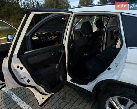 Білий Хонда СРВ, об'ємом двигуна 2.2 л та пробігом 258 тис. км за 12900 $, фото 5 на Automoto.ua