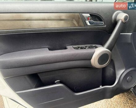 Белый Хонда СРВ, объемом двигателя 2.2 л и пробегом 170 тыс. км за 12500 $, фото 23 на Automoto.ua