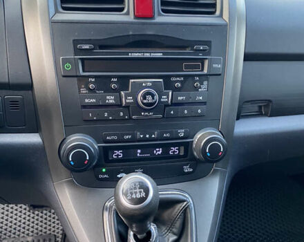 Белый Хонда СРВ, объемом двигателя 2.2 л и пробегом 296 тыс. км за 12000 $, фото 3 на Automoto.ua