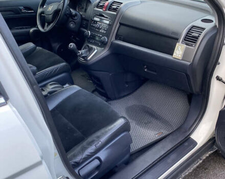 Белый Хонда СРВ, объемом двигателя 2.2 л и пробегом 296 тыс. км за 12000 $, фото 1 на Automoto.ua