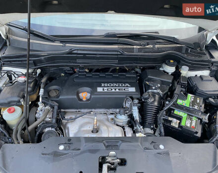 Белый Хонда СРВ, объемом двигателя 2.2 л и пробегом 296 тыс. км за 12000 $, фото 2 на Automoto.ua