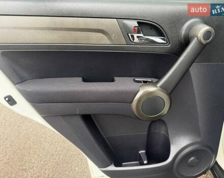 Белый Хонда СРВ, объемом двигателя 2.2 л и пробегом 170 тыс. км за 12500 $, фото 32 на Automoto.ua