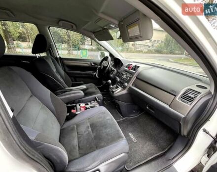 Белый Хонда СРВ, объемом двигателя 2.2 л и пробегом 212 тыс. км за 12500 $, фото 16 на Automoto.ua