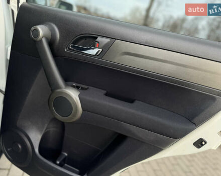 Белый Хонда СРВ, объемом двигателя 2.2 л и пробегом 177 тыс. км за 15500 $, фото 71 на Automoto.ua