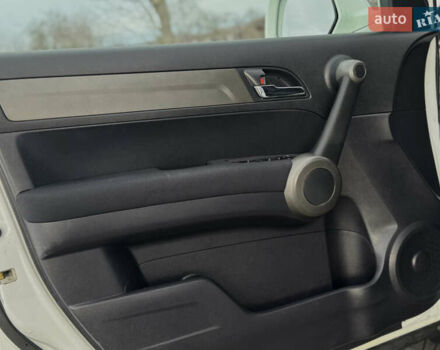 Белый Хонда СРВ, объемом двигателя 2.2 л и пробегом 177 тыс. км за 15500 $, фото 34 на Automoto.ua