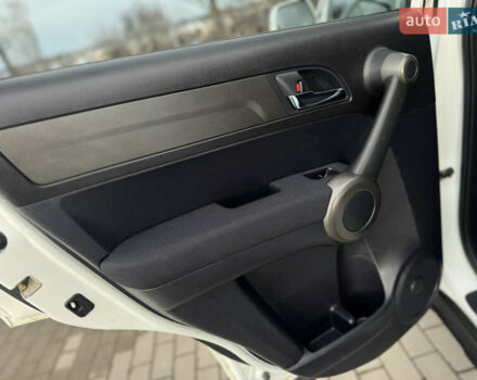 Белый Хонда СРВ, объемом двигателя 2.2 л и пробегом 177 тыс. км за 15500 $, фото 79 на Automoto.ua