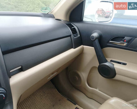 Белый Хонда СРВ, объемом двигателя 2.2 л и пробегом 228 тыс. км за 13300 $, фото 13 на Automoto.ua