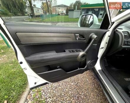 Белый Хонда СРВ, объемом двигателя 2.2 л и пробегом 212 тыс. км за 12500 $, фото 17 на Automoto.ua