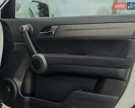 Белый Хонда СРВ, объемом двигателя 2.2 л и пробегом 177 тыс. км за 15500 $, фото 59 на Automoto.ua