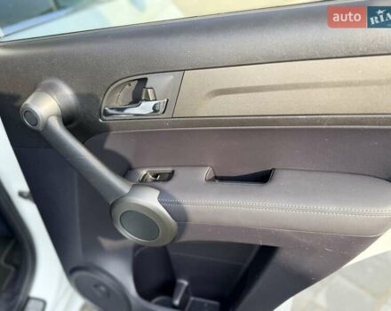 Белый Хонда СРВ, объемом двигателя 2.2 л и пробегом 195 тыс. км за 15800 $, фото 36 на Automoto.ua