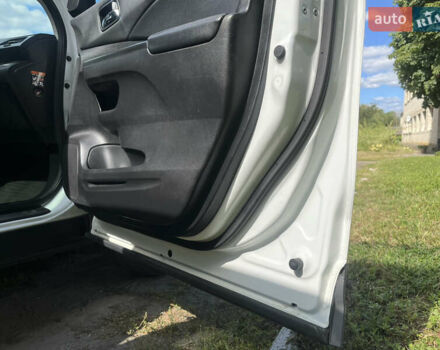 Белый Хонда СРВ, объемом двигателя 2.2 л и пробегом 250 тыс. км за 18799 $, фото 54 на Automoto.ua